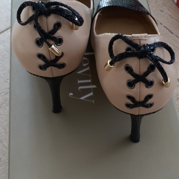 Cream and Black Leather Heel - Picture 8 of 8